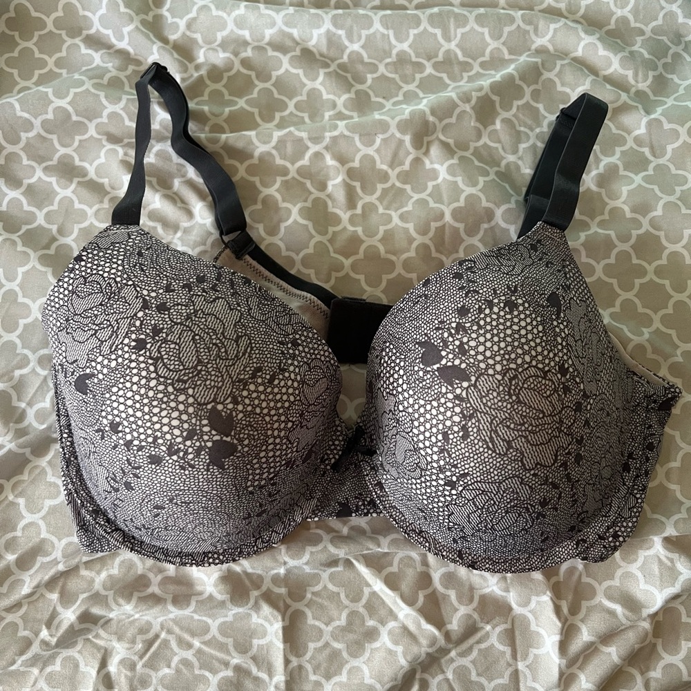 40D Gray and White Secret Possessions Bra